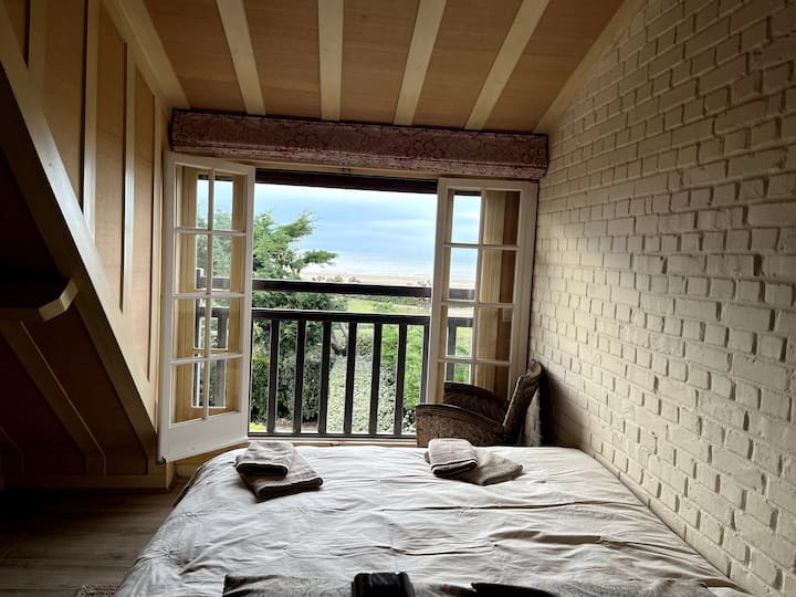 slaapkamer 2 een groot tweepersoonsbed 