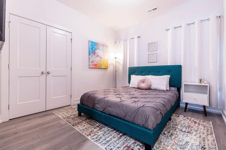 Queen Bedroom 2 - Roku TV