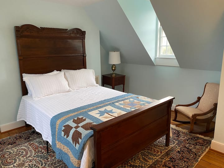 Third Bedroom, queen bed