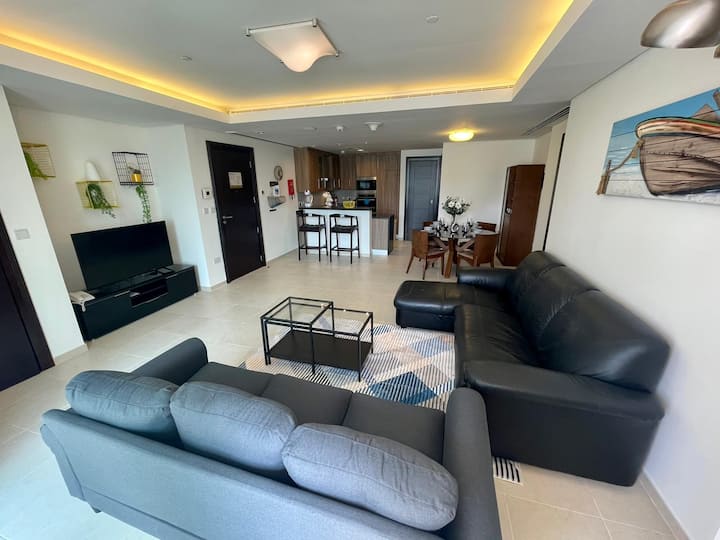 Luxe Beachfront Chalet+ View+ Terrace-pearl Island - Doha