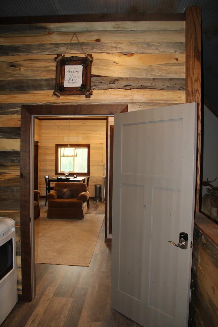 תשאירו את הדאגות והנעליים ליד הדלת.