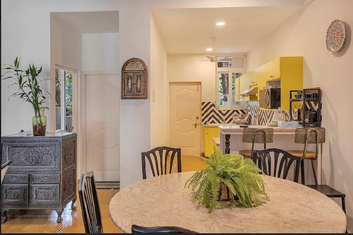 Dining area image 1