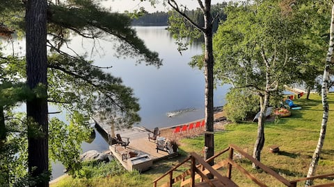 Lakefront Cottage on Spruce Lk . 10 mins from town