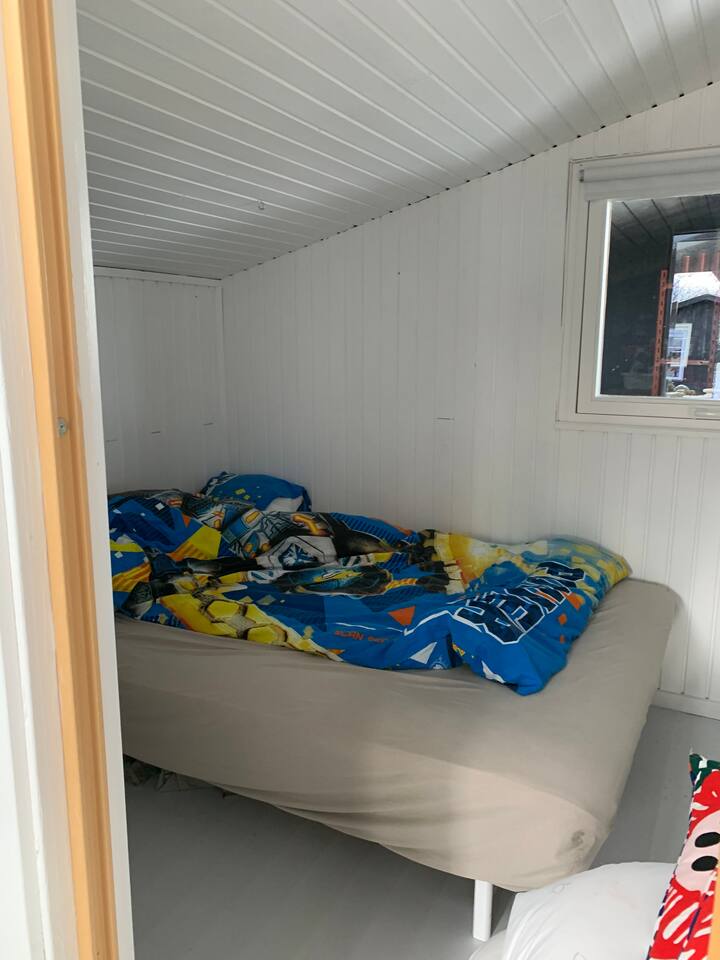 Børneseng med queensize-dobbeltseng