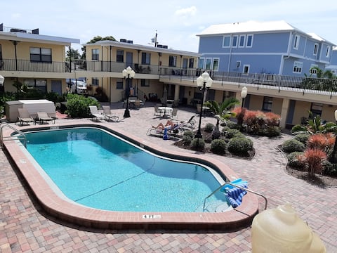 2min walk to the beach/pool, BBQ/great area, RO110