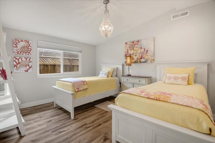 Guest Bedroom #3 - two twin beds 