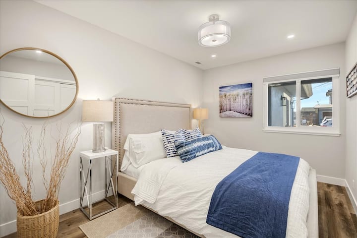 Guest bedroom #2 - King bed 