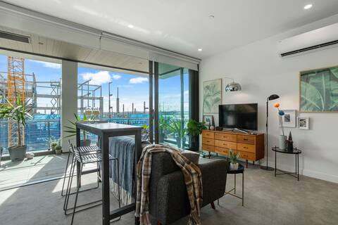 Top Airbnb: Luxurious Wynyard Quarter Studio - with Carpark in Auckland City Centre