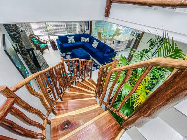 100 Feet From Your Bed to the Ocean! Kona is OPEN gallery image 3