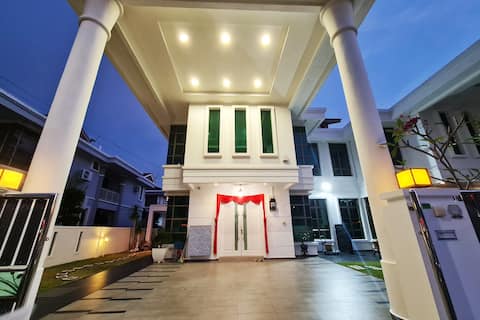 Melaka (Cheng) Semi-D House for Wedding/ Vacation