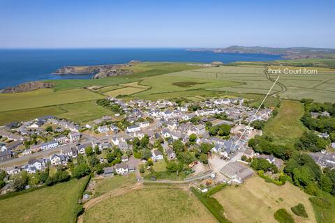Large coastal barn, groups/families love our place