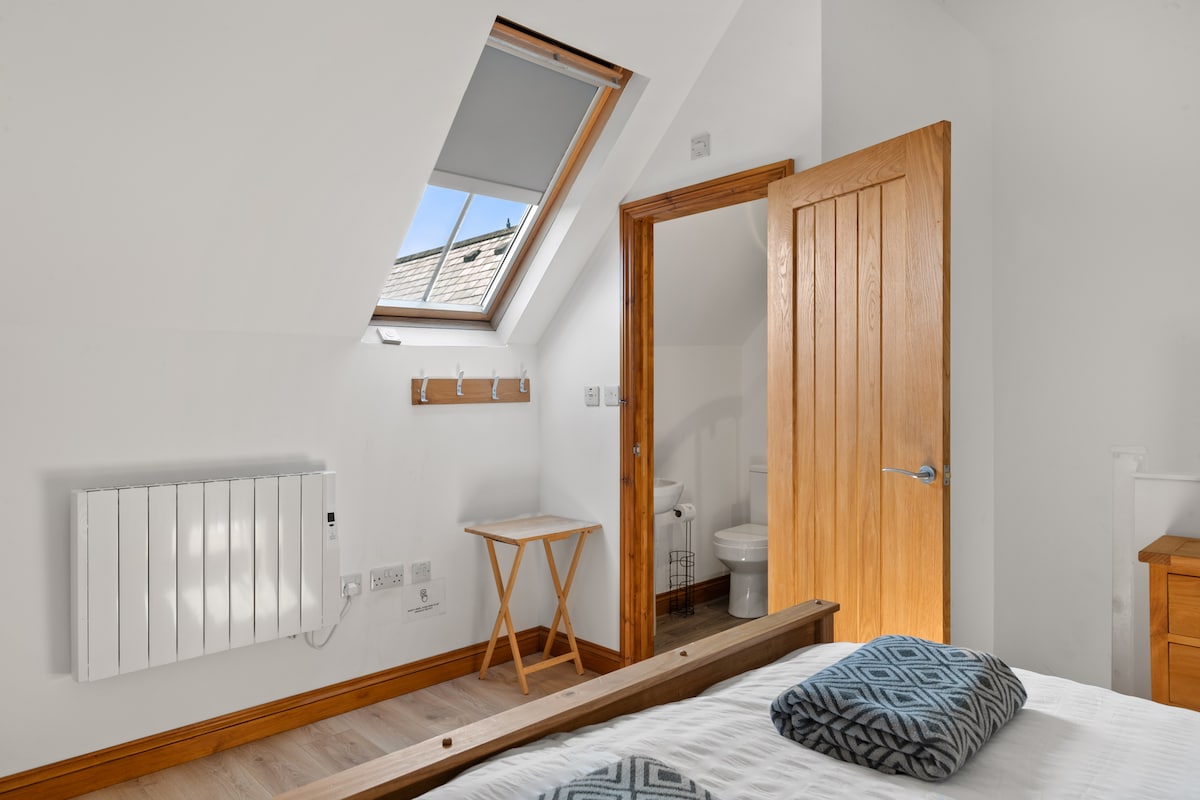 Спална соба 7 - Анекс 1 брачен

кревет (широк 180-220 см)