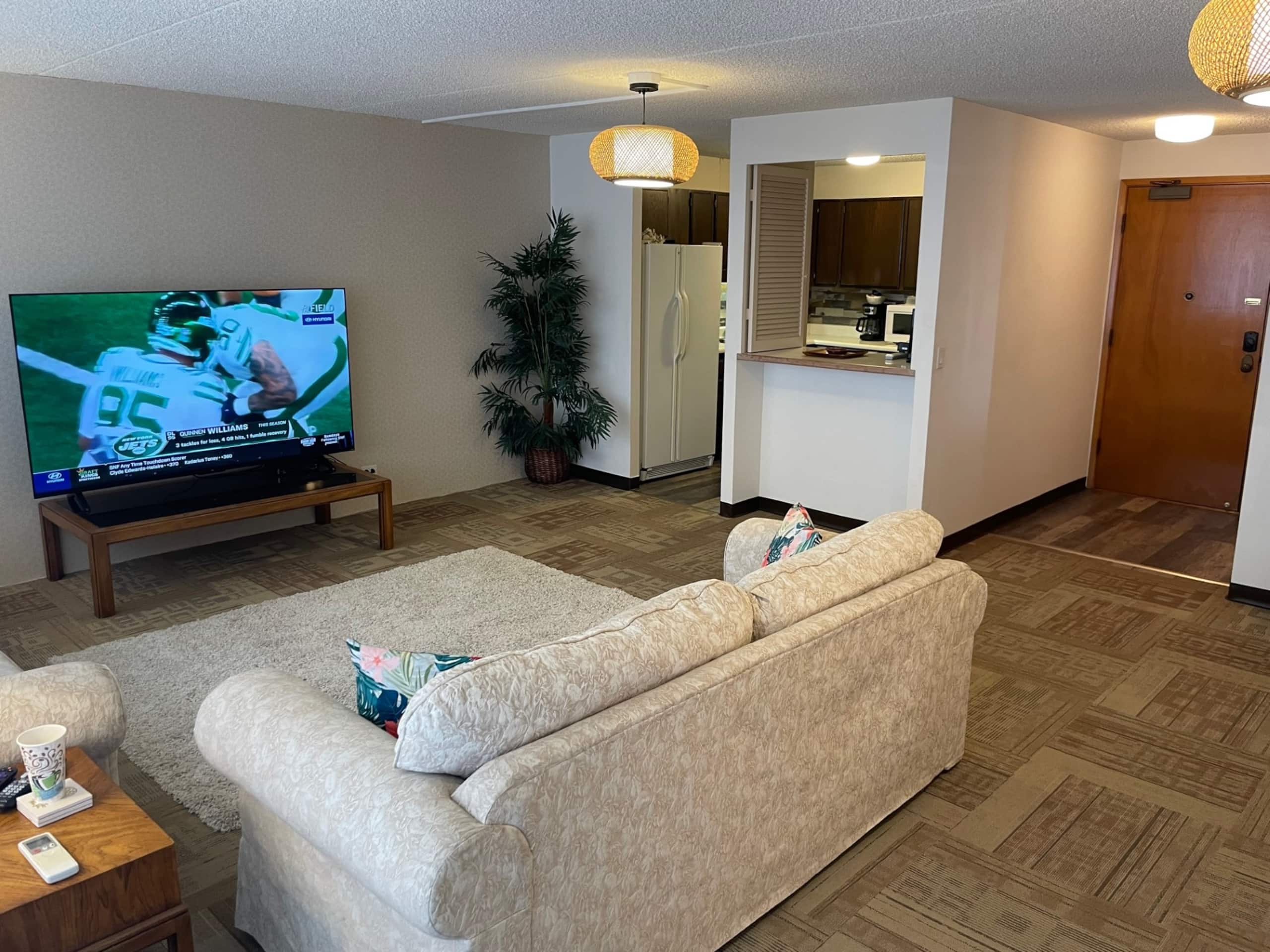 Condo in Honolulu · ★4.47 · 2 bedrooms · 3 beds · 2 private baths - Image 8