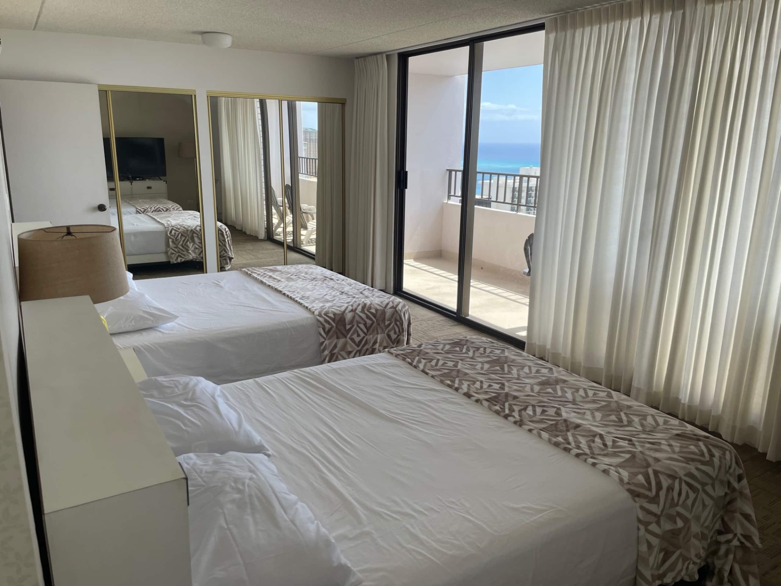 Condo in Honolulu · ★4.47 · 2 bedrooms · 3 beds · 2 private baths - Image 12