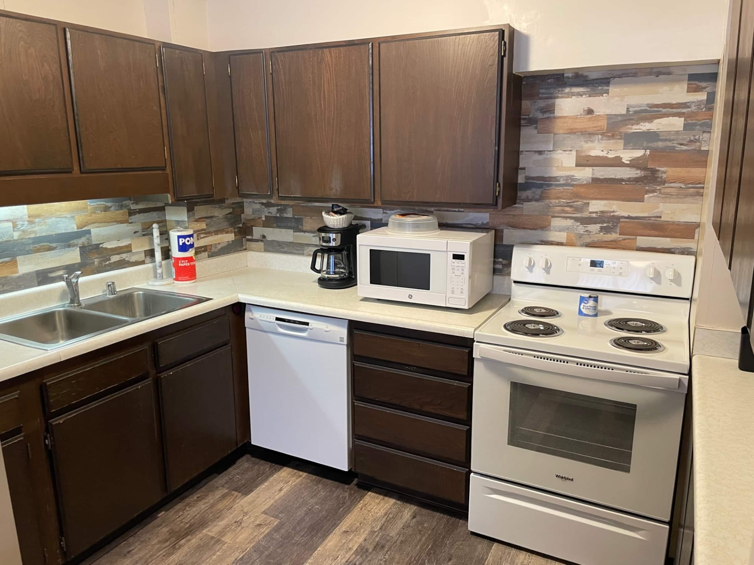 Condo in Honolulu · ★4.47 · 2 bedrooms · 3 beds · 2 private baths - Image 5