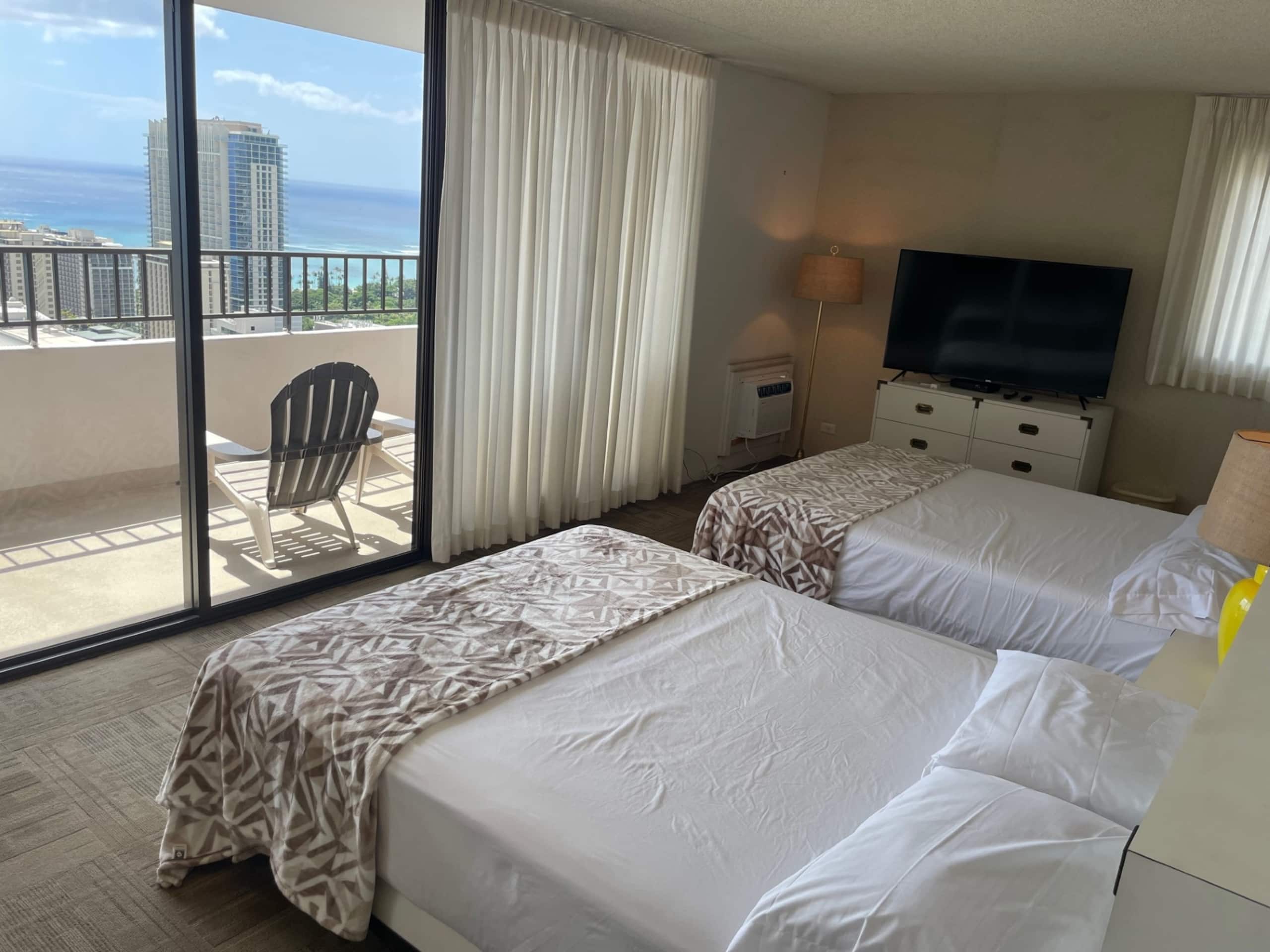 Condo in Honolulu · ★4.47 · 2 bedrooms · 3 beds · 2 private baths - Image 1