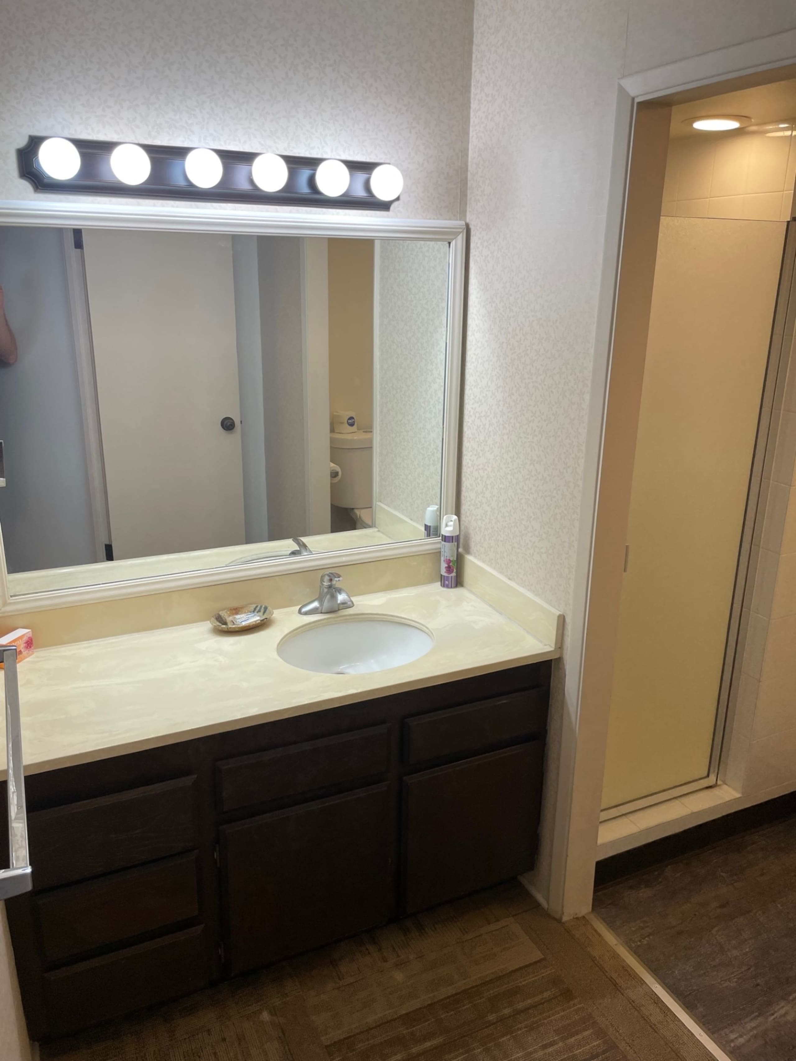 Condo in Honolulu · ★4.47 · 2 bedrooms · 3 beds · 2 private baths - Image 6
