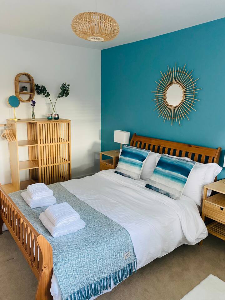 Საძინებელი ორადგილიანი საწოლით