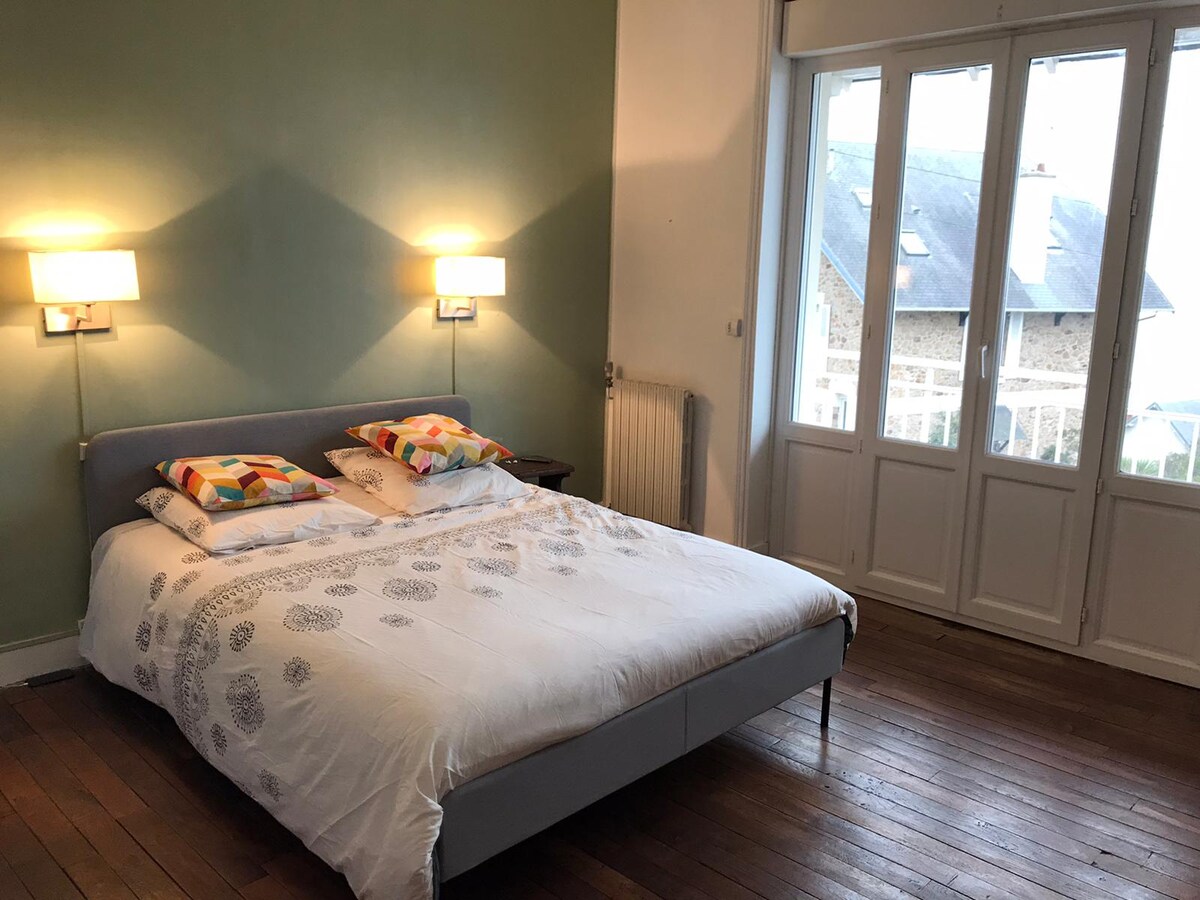 Glavna spavaća soba s maslinama