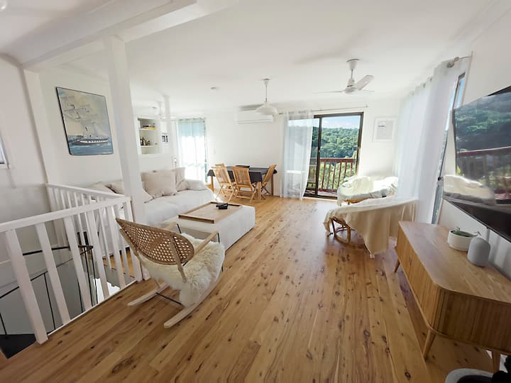 3 Level Treehouse | Views | Huge Deck | Games - Umina