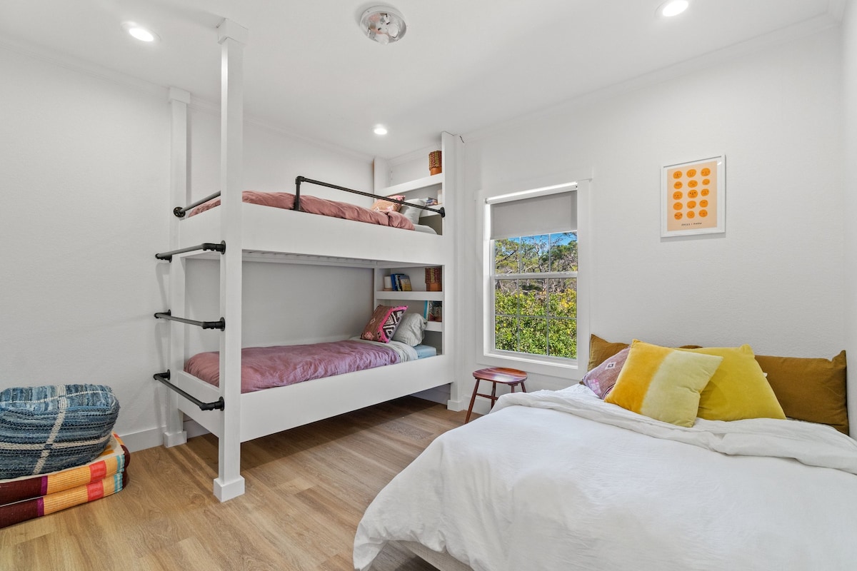 There is a full bed and 2 twin beds in this room. This room is right next to the room with the queen bed. These 2 bedrooms share a bathroom.