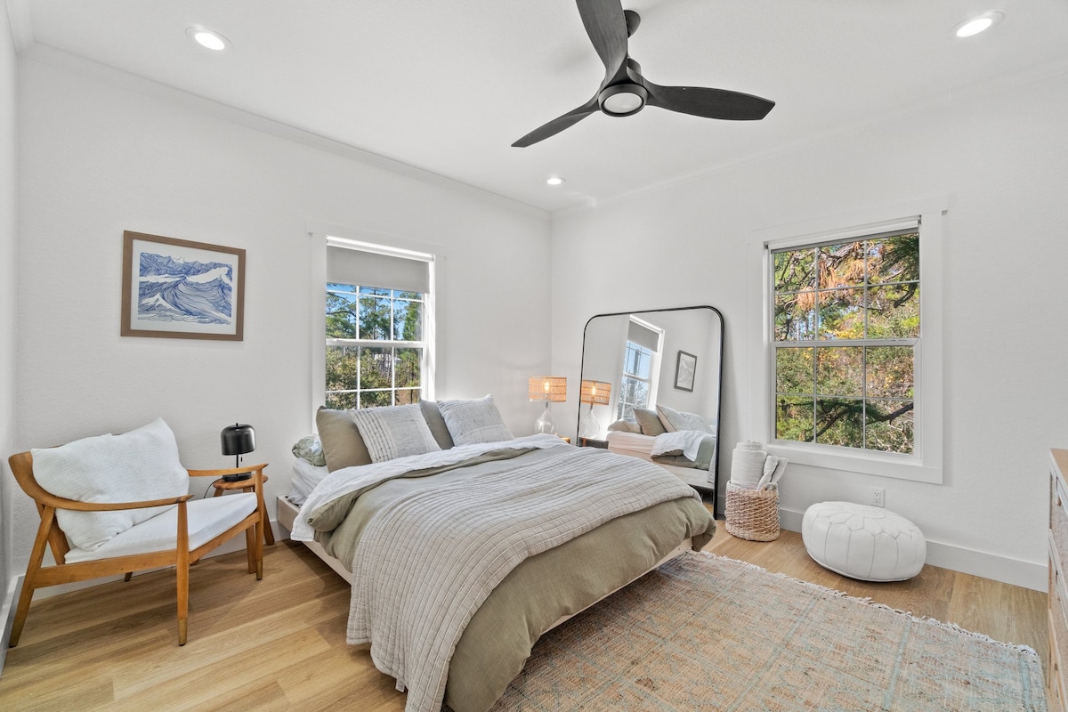 Queen size bed and shares a bathroom with the bunkroom