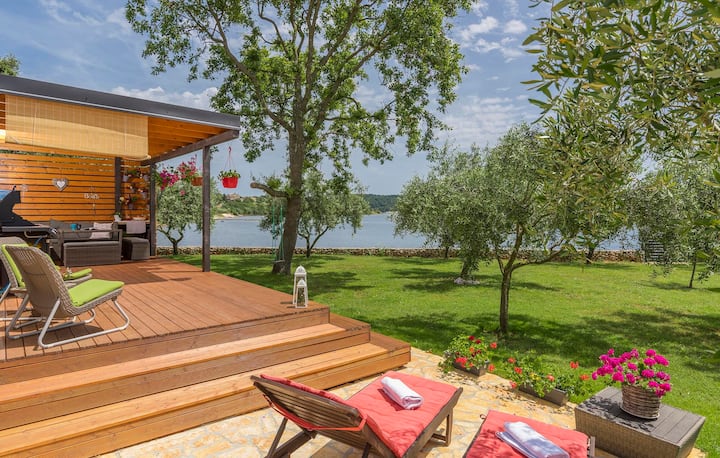 Beach Houses Ive & Beta  Romantic, Pool, Jacuzzi - Pula