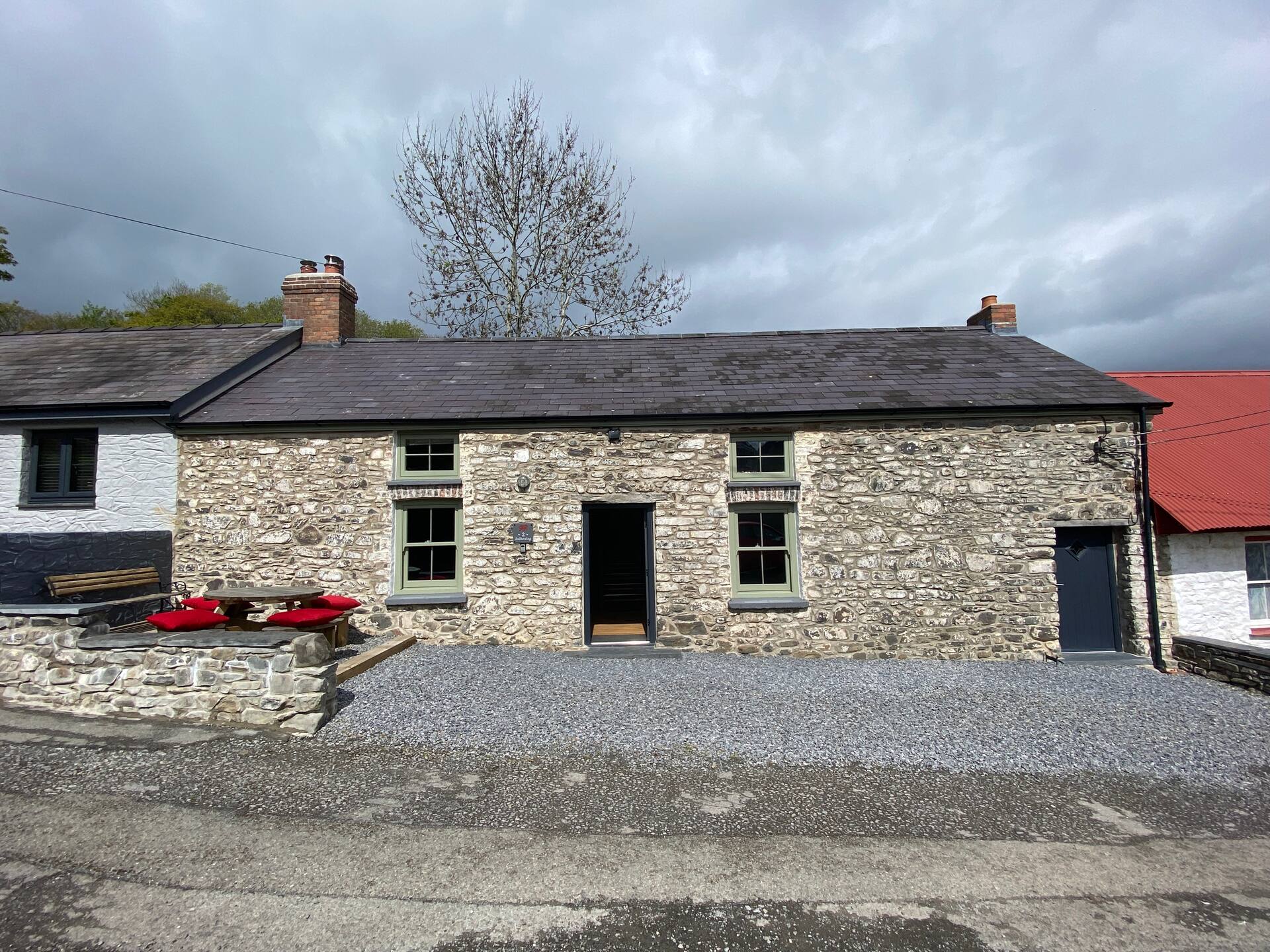 Aberaeron Cottage 10min Riverside Walk to Harbour