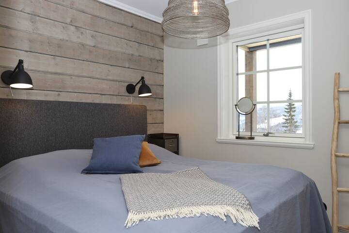 Sovrum I - Master Bedroom