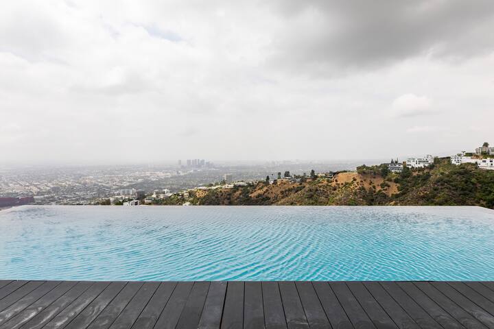 $10M Hollywood Sky Villa gallery image 3