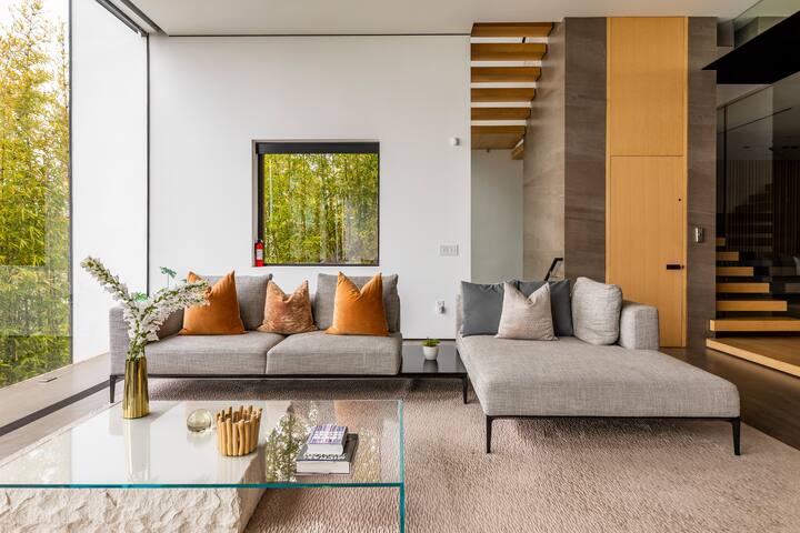 $10M Hollywood Sky Villa gallery image 4