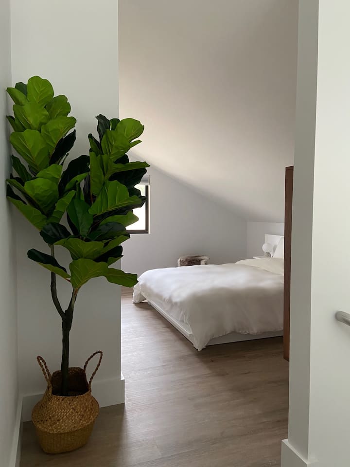 Den - Queen (Second Floor) 
*This room is open to the loft area and does not have a door.

We believe in comfort and luxury. All beds have West Elm Tencel sheets, pillow cases and duvet covers and West Elm Luxe Botanical duvet inserts.