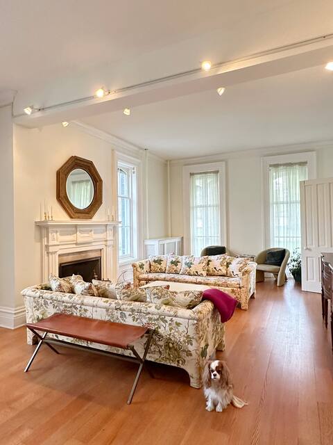 Breathtaking Historic Home easy drive to the Lake!