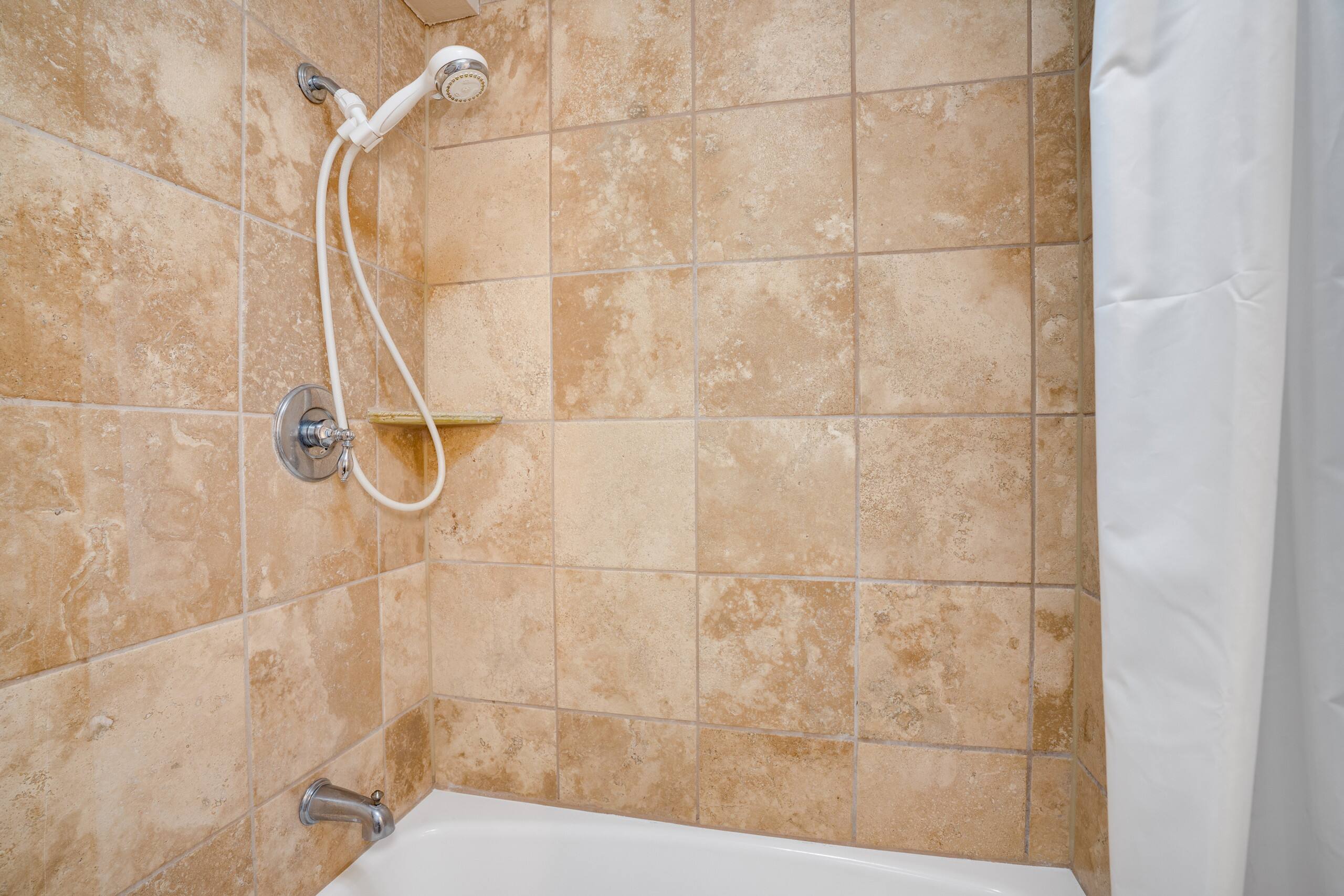 Condo in Honolulu · ★4.64 · Studio · 1 bed · 1 private bath - Image 13