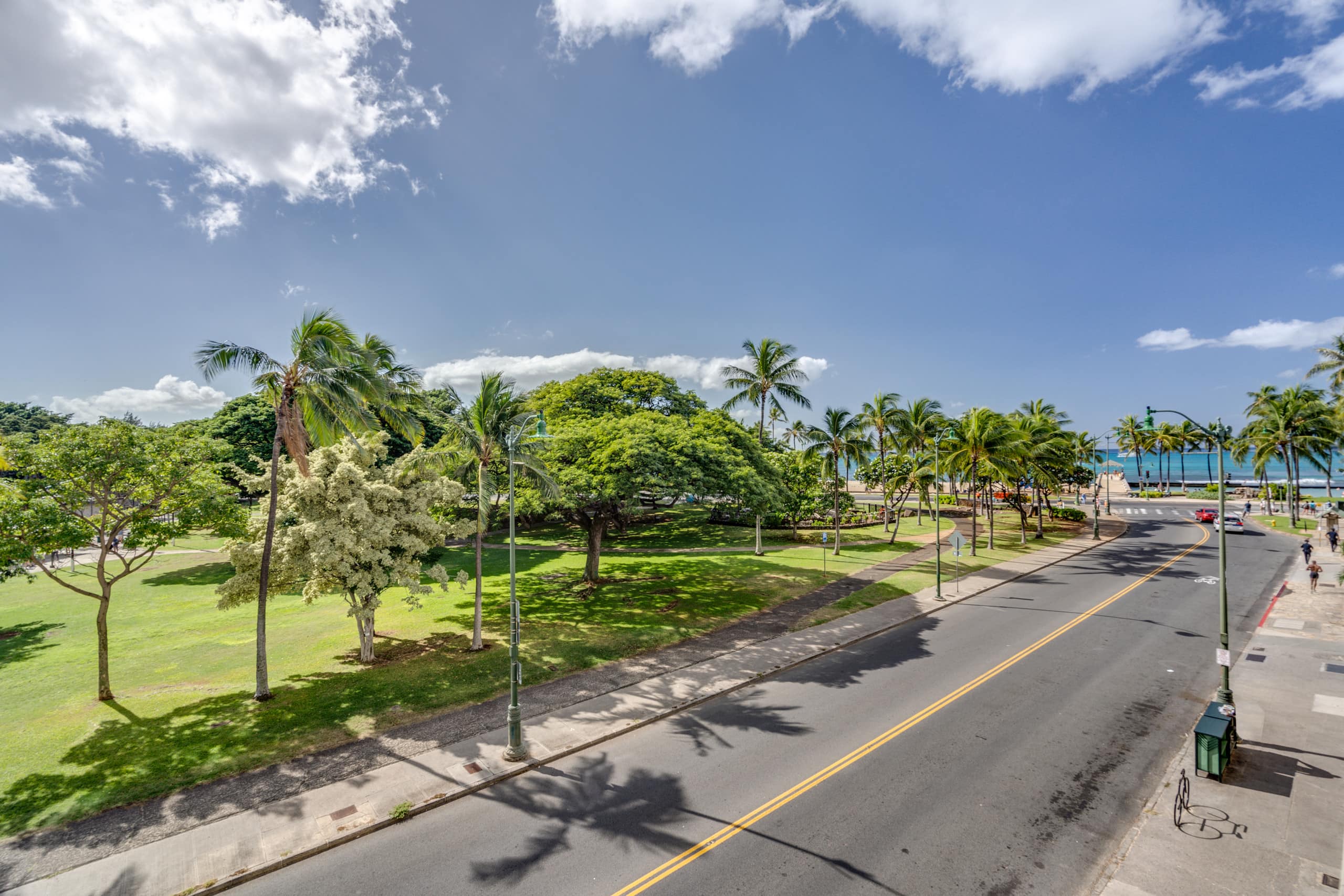 Condo in Honolulu · ★4.64 · Studio · 1 bed · 1 private bath - Image 17