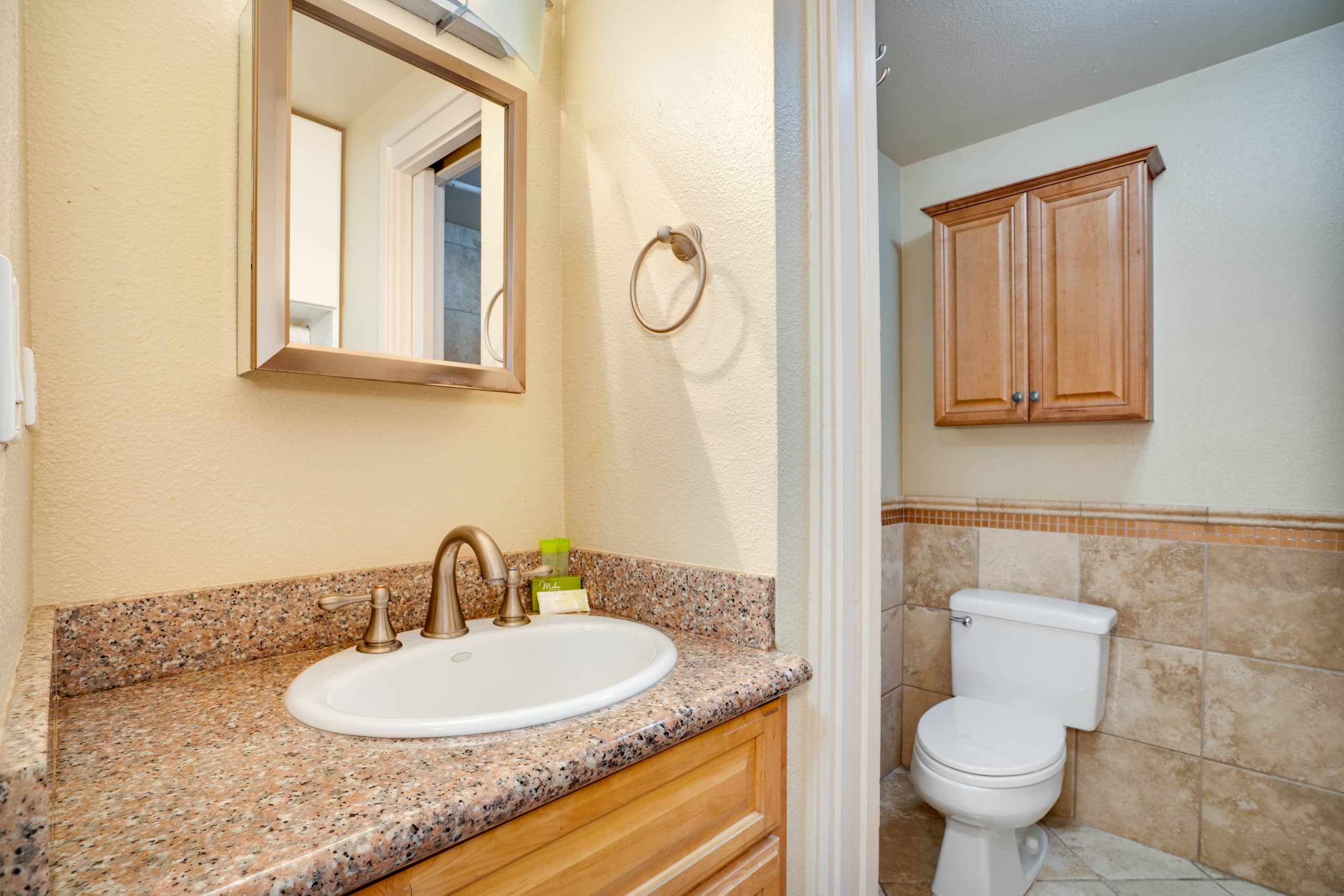 Condo in Honolulu · ★4.64 · Studio · 1 bed · 1 private bath - Image 11