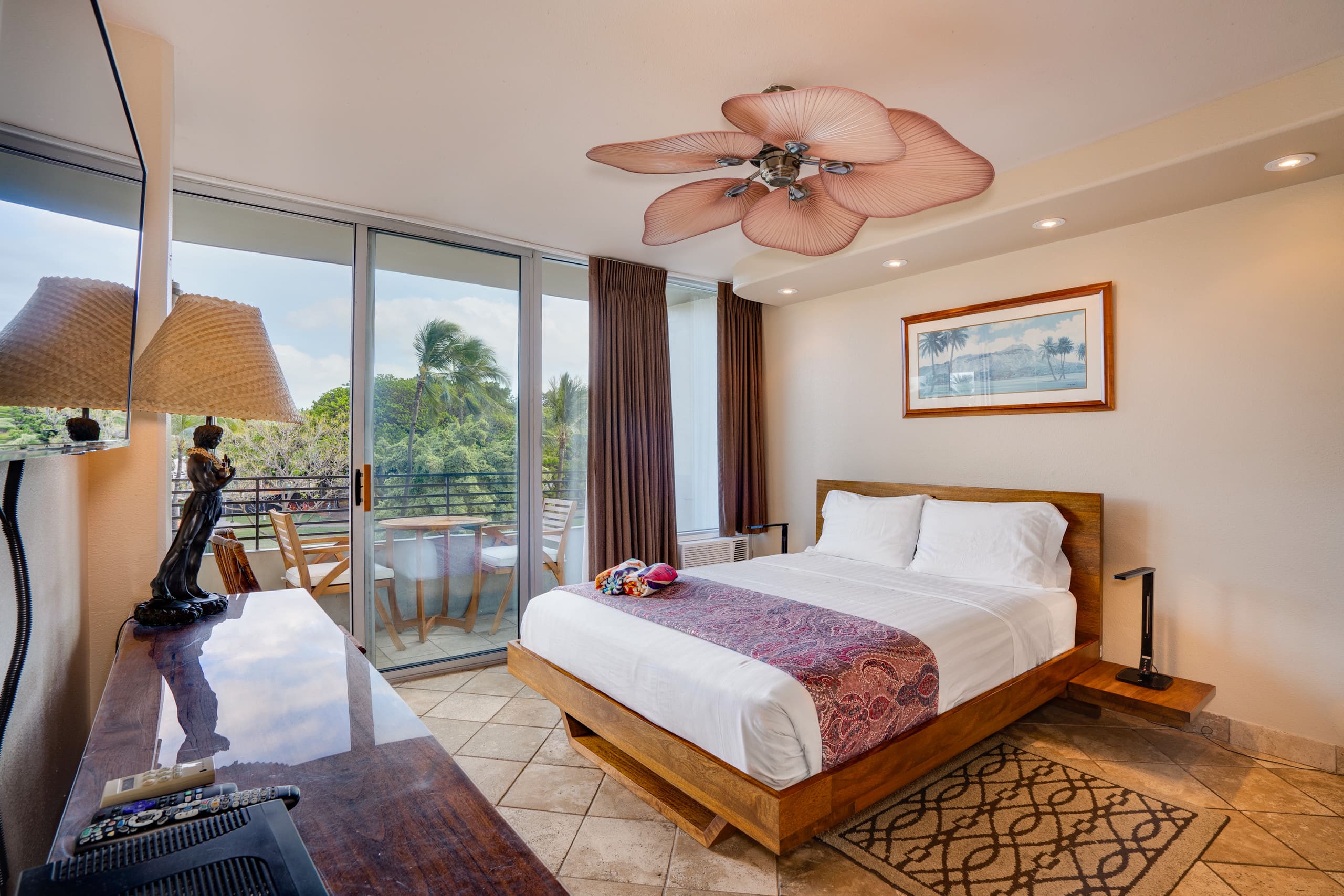 Condo in Honolulu · ★4.64 · Studio · 1 bed · 1 private bath - Image 2