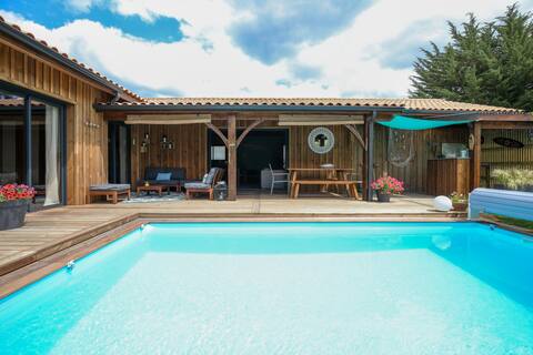 "Villa Bagus" Wooden house with private pool