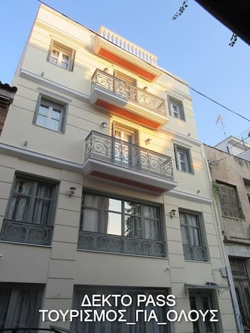 Charming Apartment by UrbanStay