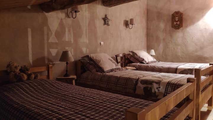 3 เตียงบนชั้นลอย