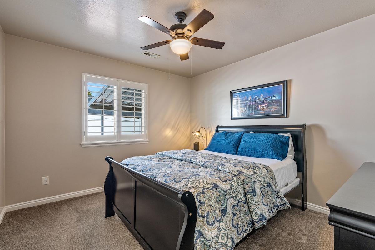 我们的第三间卧室光线充足，让您在这里度过一段愉快的时光。