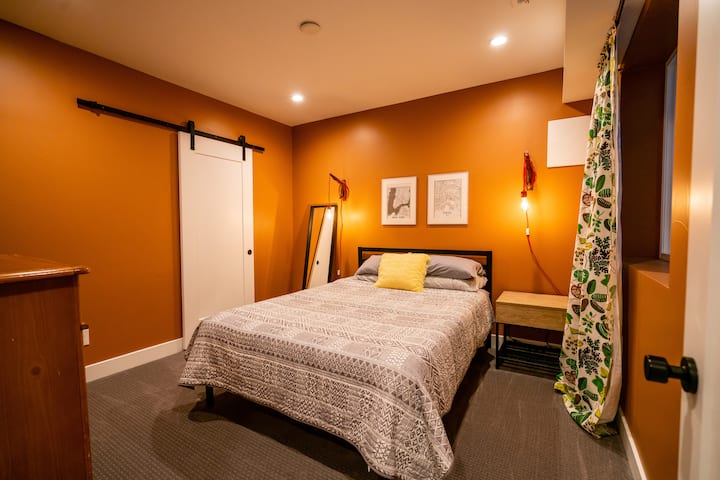 Lit queen size confortable. 