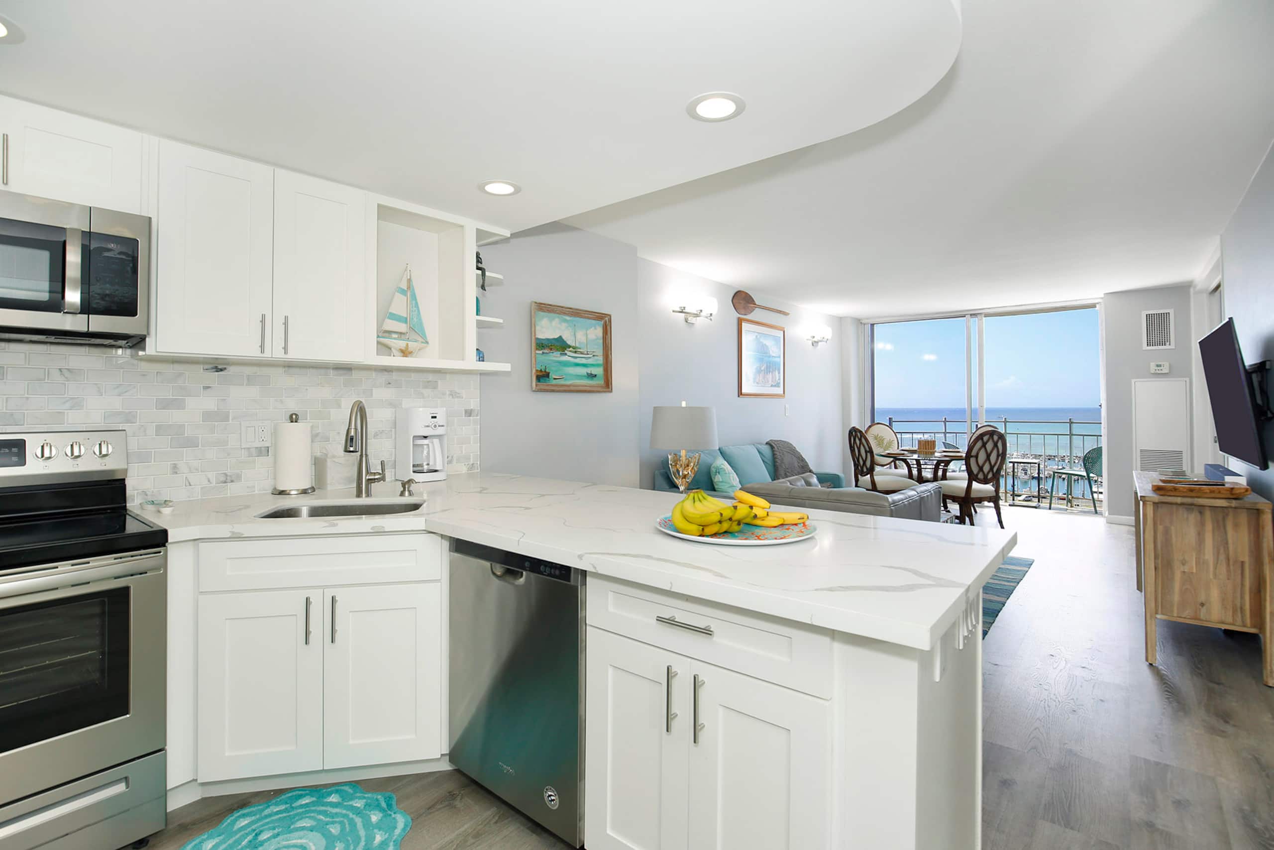 Condo in Honolulu · ★4.92 · 1 bedroom · 2 beds · 1 private bath - Image 10