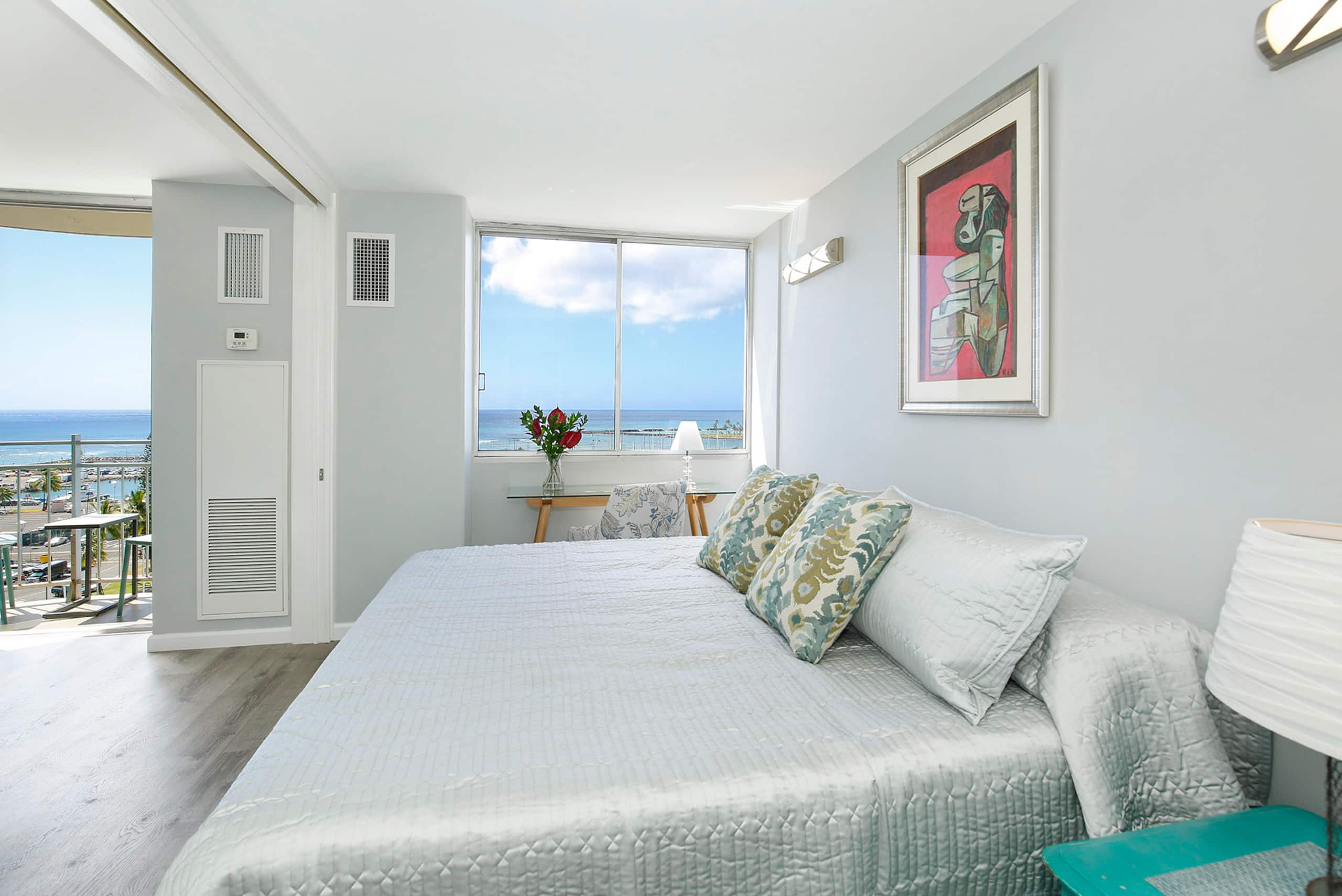 Condo in Honolulu · ★4.92 · 1 bedroom · 2 beds · 1 private bath - Image 14