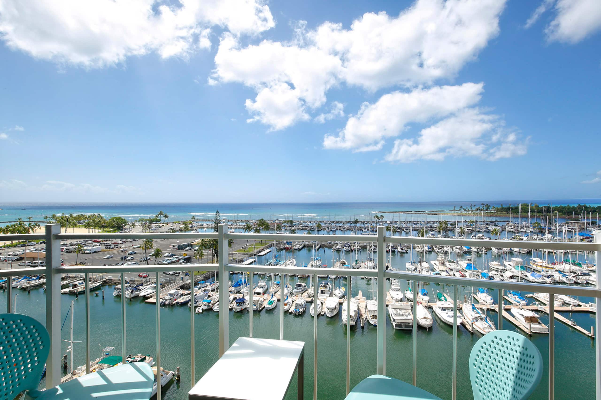 Condo in Honolulu · ★4.92 · 1 bedroom · 2 beds · 1 private bath - Image 18