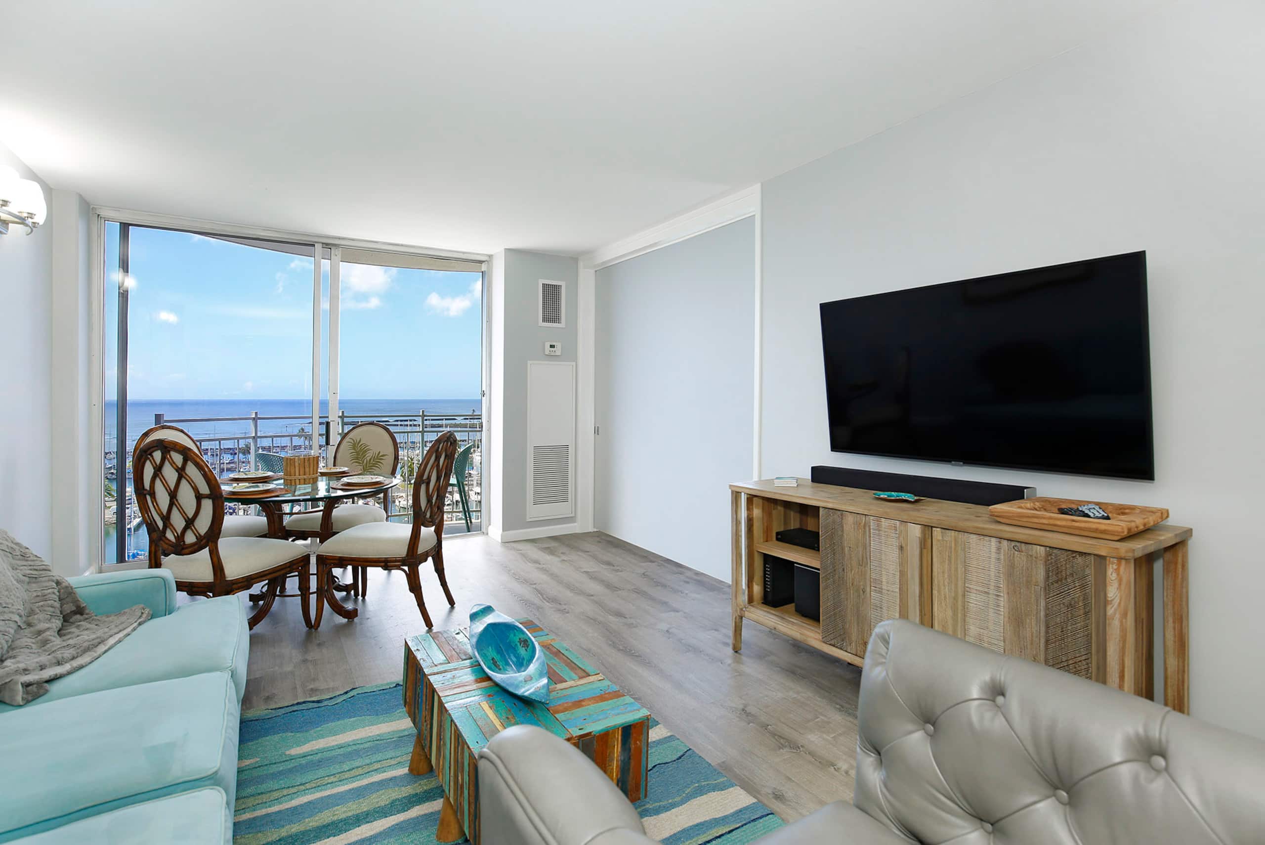 Condo in Honolulu · ★4.92 · 1 bedroom · 2 beds · 1 private bath - Image 9