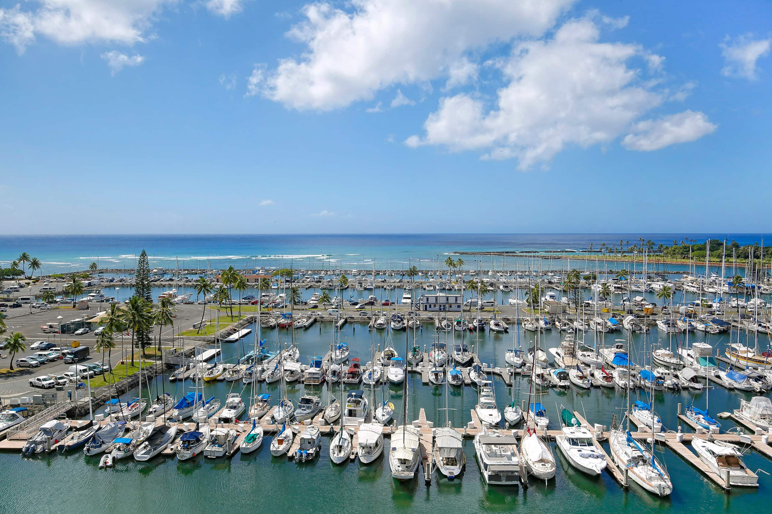 Condo in Honolulu · ★4.92 · 1 bedroom · 2 beds · 1 private bath - Image 24