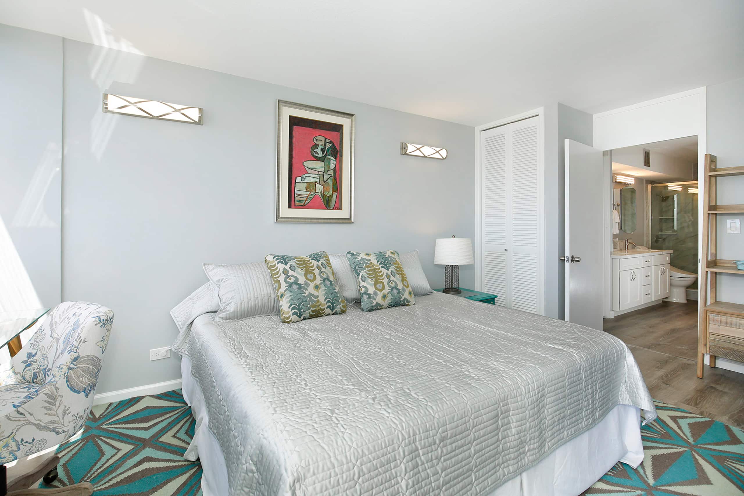 Condo in Honolulu · ★4.92 · 1 bedroom · 2 beds · 1 private bath - Image 15