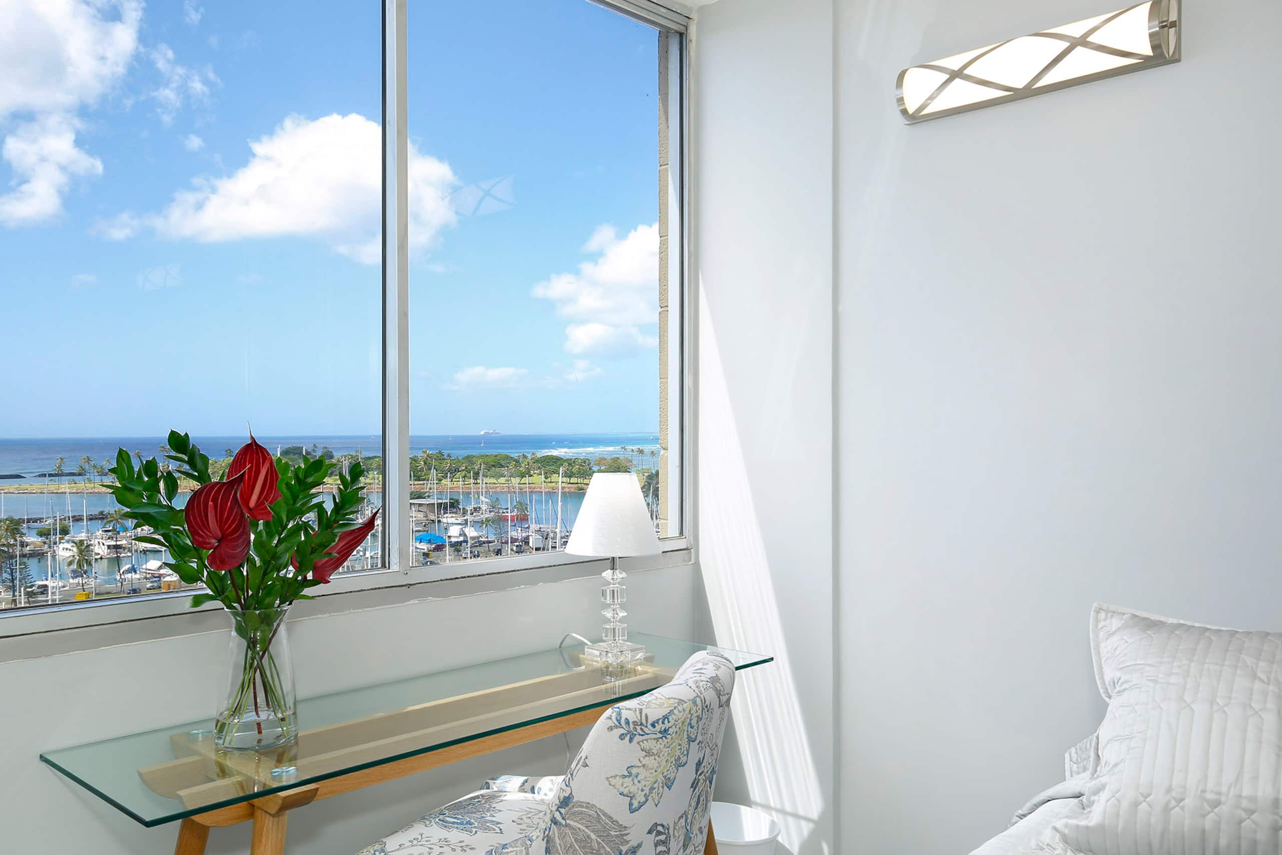 Condo in Honolulu · ★4.92 · 1 bedroom · 2 beds · 1 private bath - Image 16