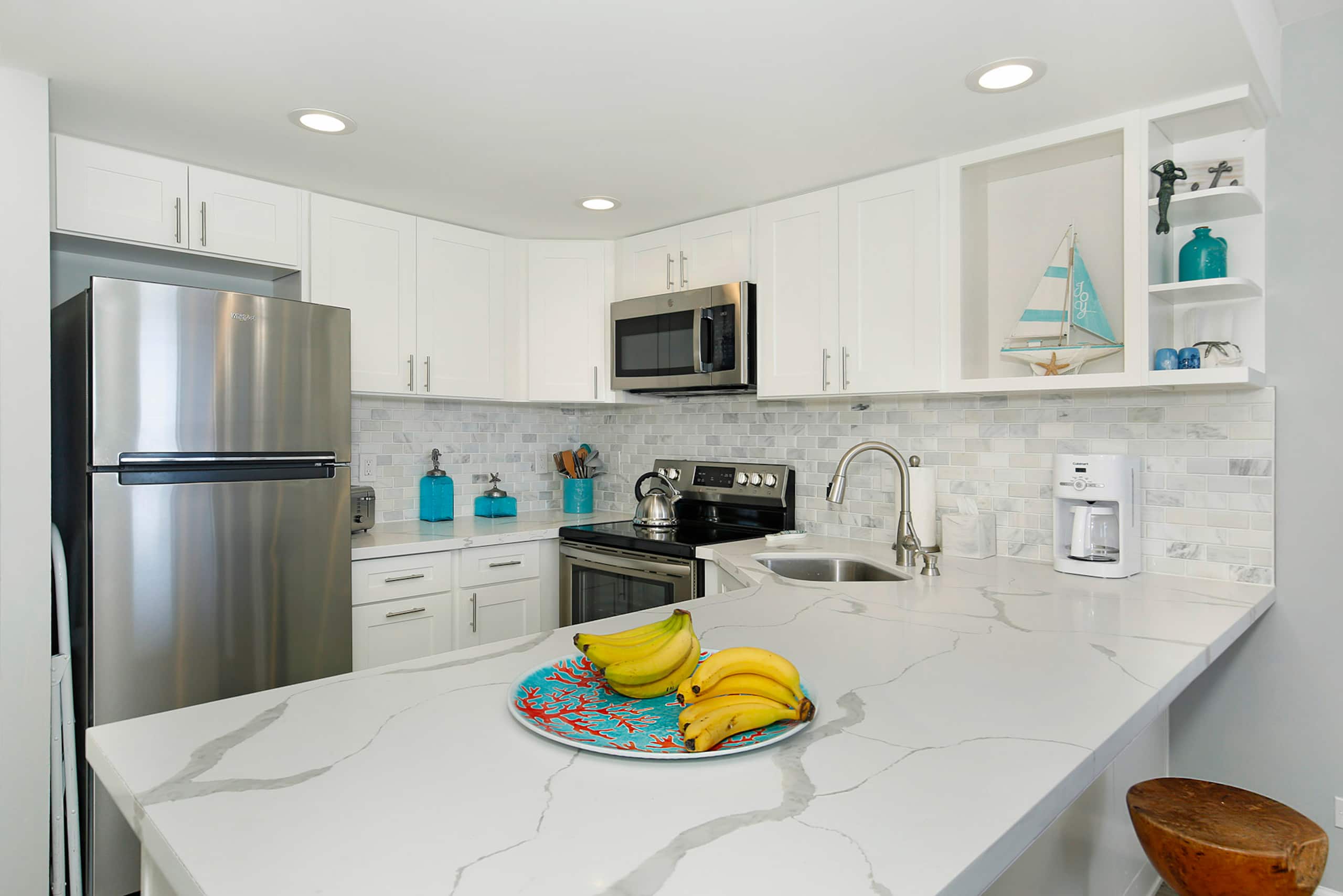Condo in Honolulu · ★4.92 · 1 bedroom · 2 beds · 1 private bath - Image 12